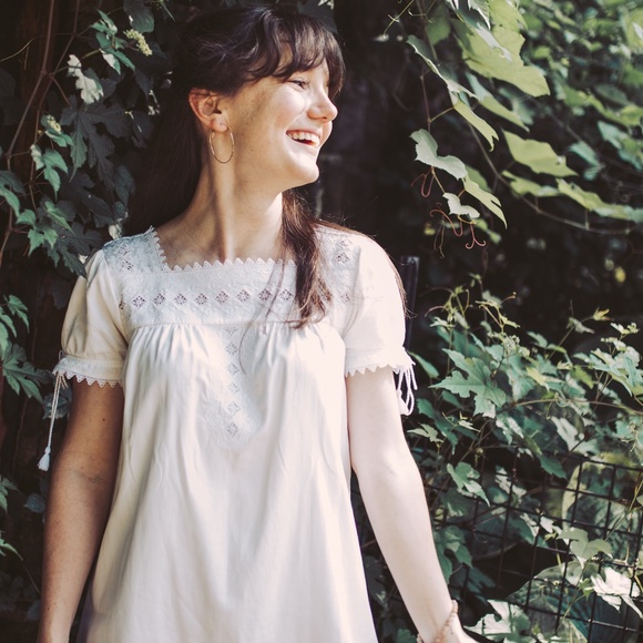 Meet your Posher, Lauren - Picture 3 of 3